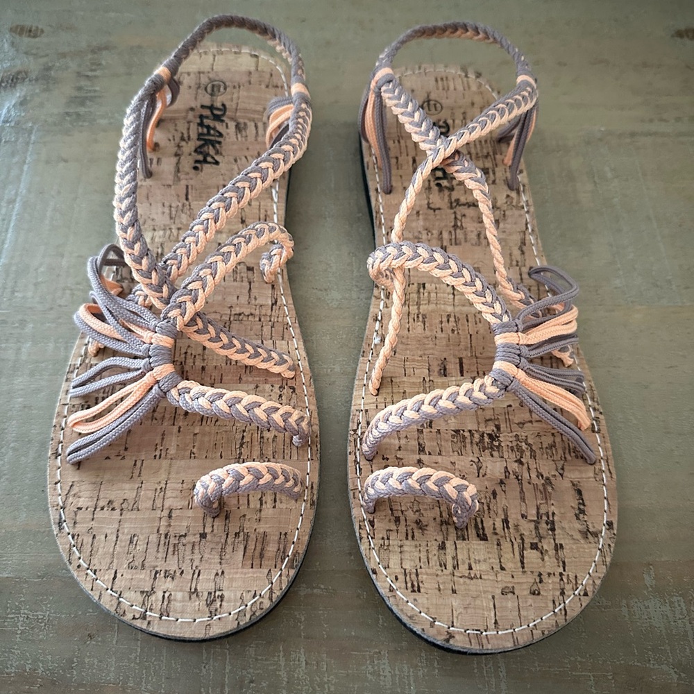 PLAKA Palm Leaf Flat Summer Sandals for Women Gray/peach Size 11